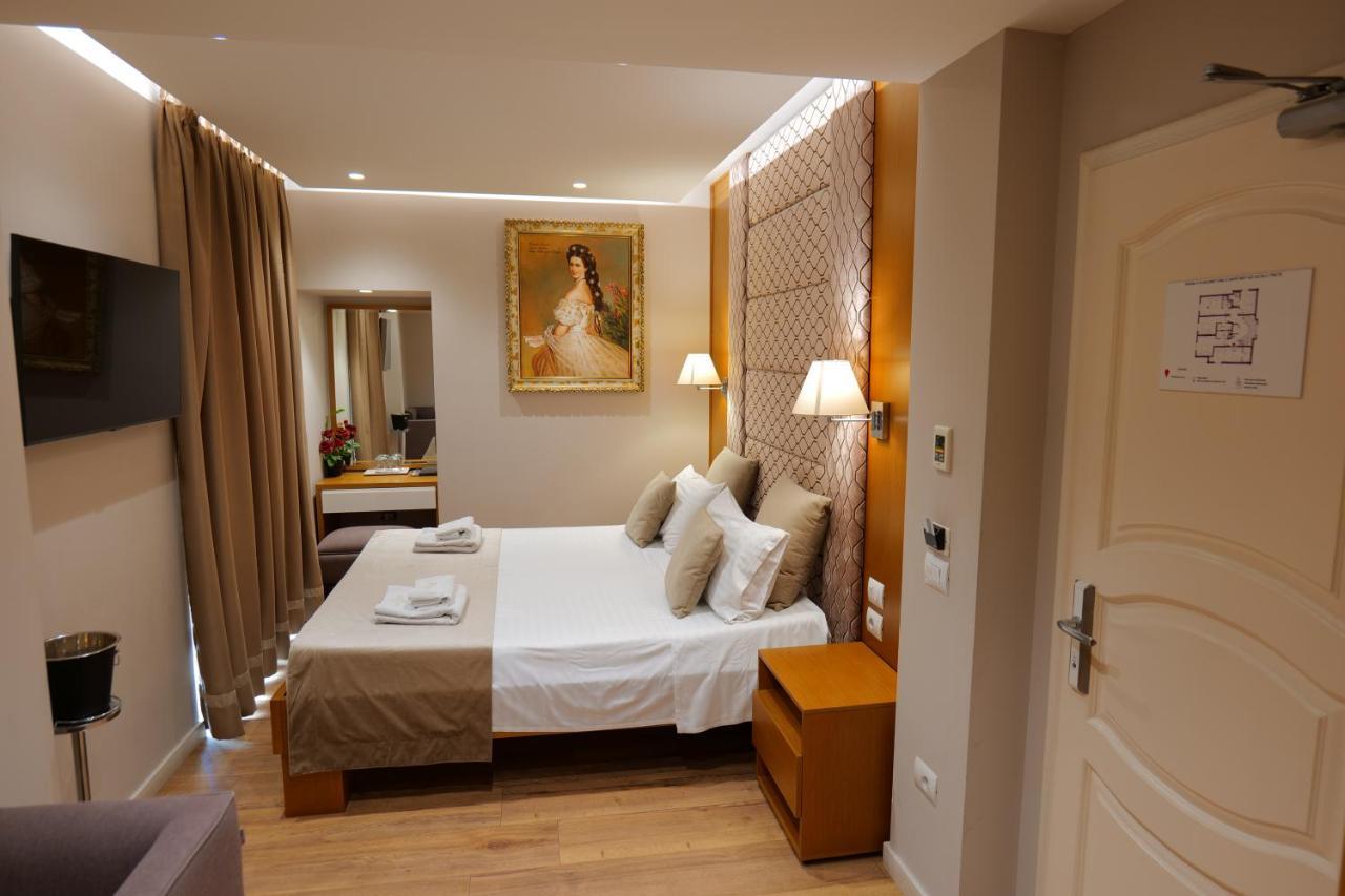 Selitë e Vogël Hotel Queen מראה חיצוני תמונה