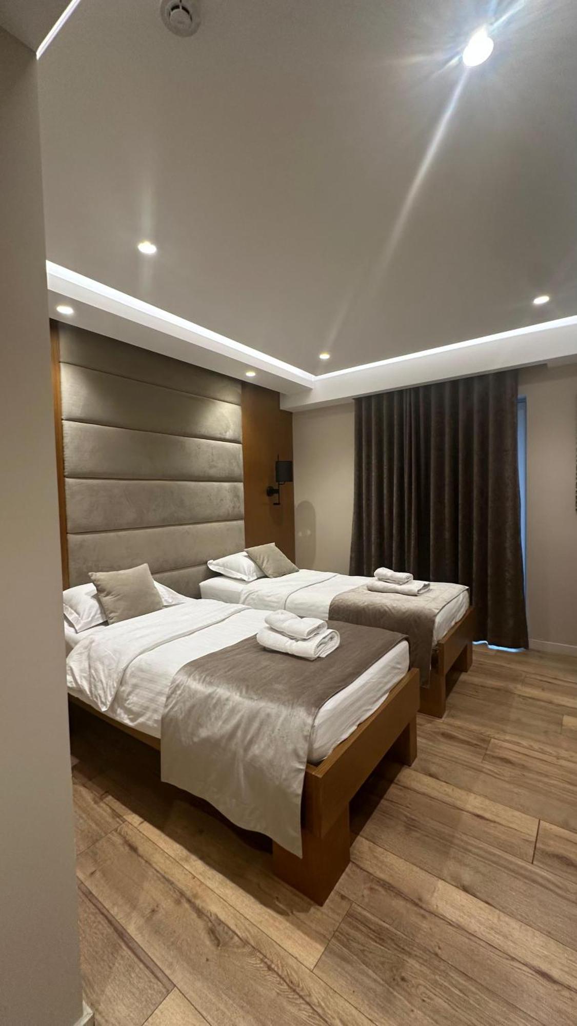 Selitë e Vogël Hotel Queen מראה חיצוני תמונה