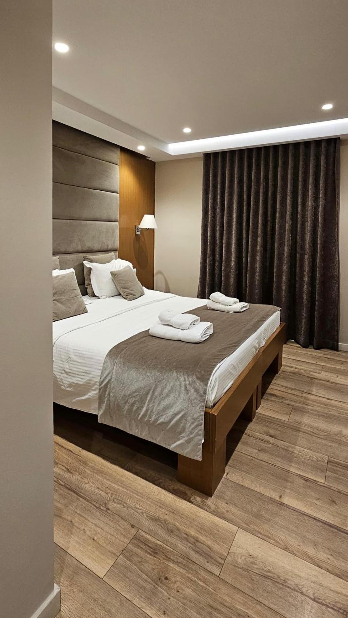 Selitë e Vogël Hotel Queen מראה חיצוני תמונה