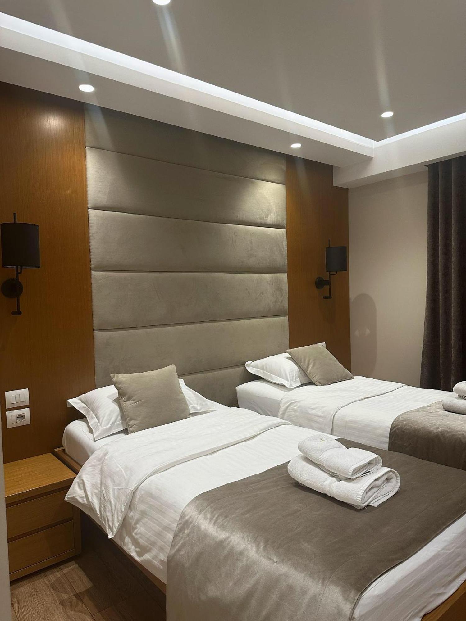 Selitë e Vogël Hotel Queen מראה חיצוני תמונה