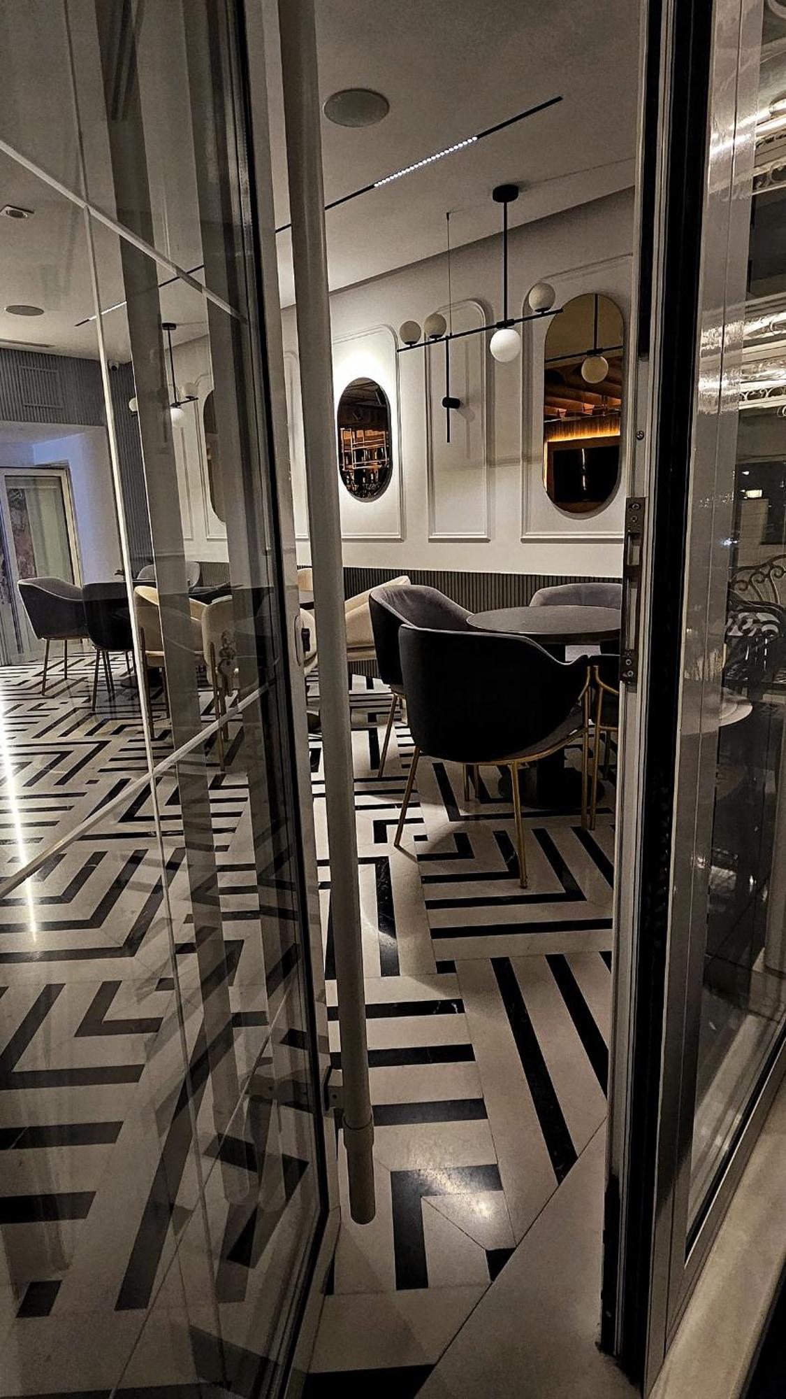 Selitë e Vogël Hotel Queen מראה חיצוני תמונה