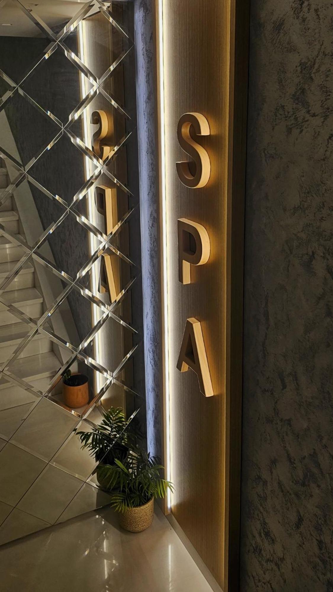 Selitë e Vogël Hotel Queen מראה חיצוני תמונה