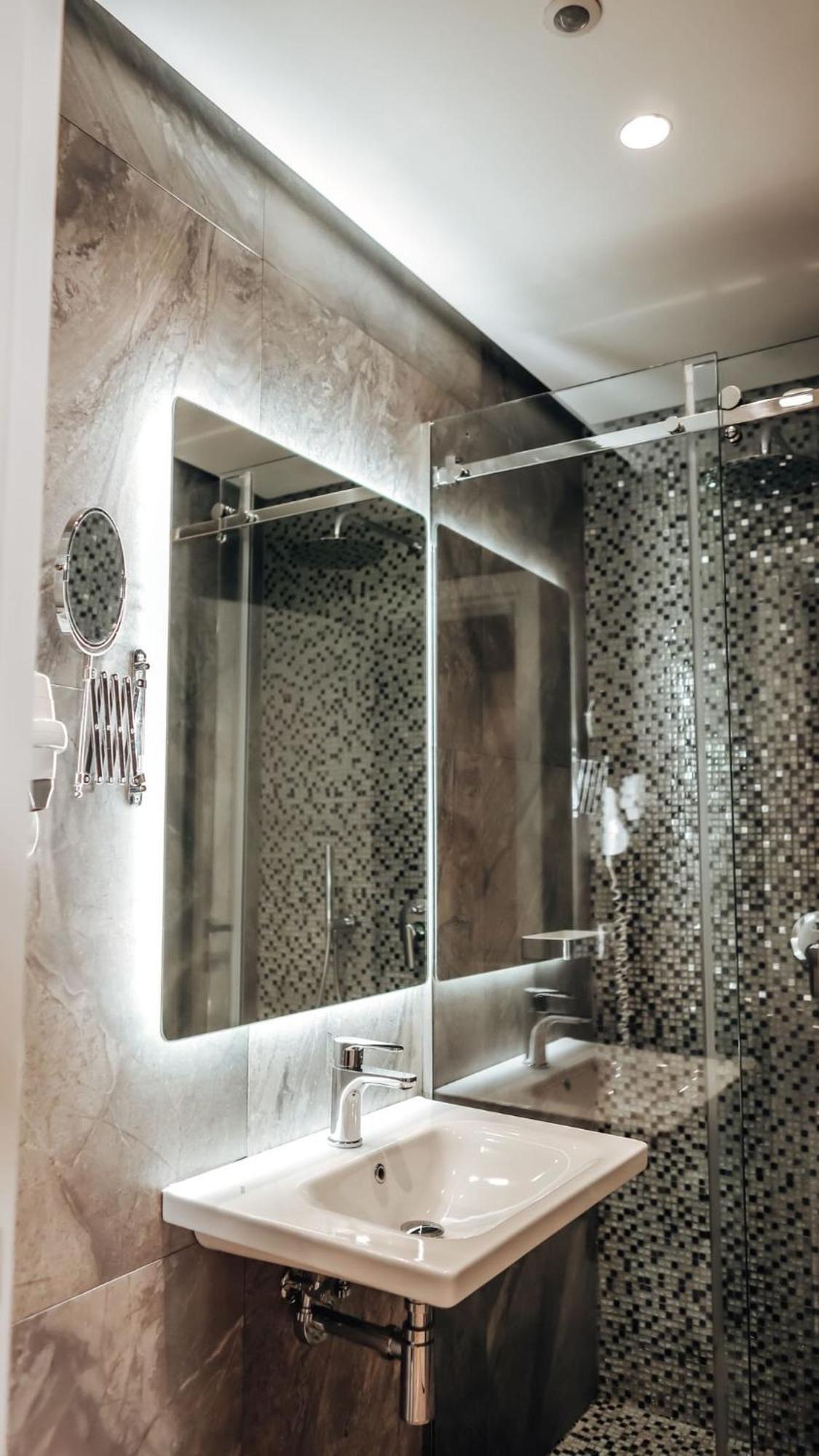 Selitë e Vogël Hotel Queen מראה חיצוני תמונה
