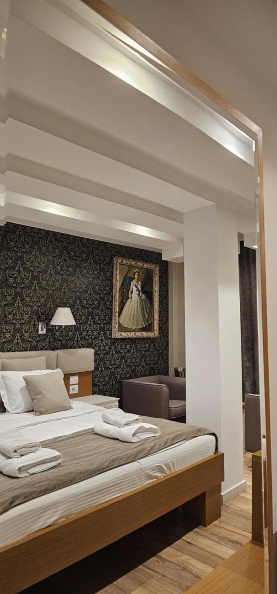Selitë e Vogël Hotel Queen מראה חיצוני תמונה