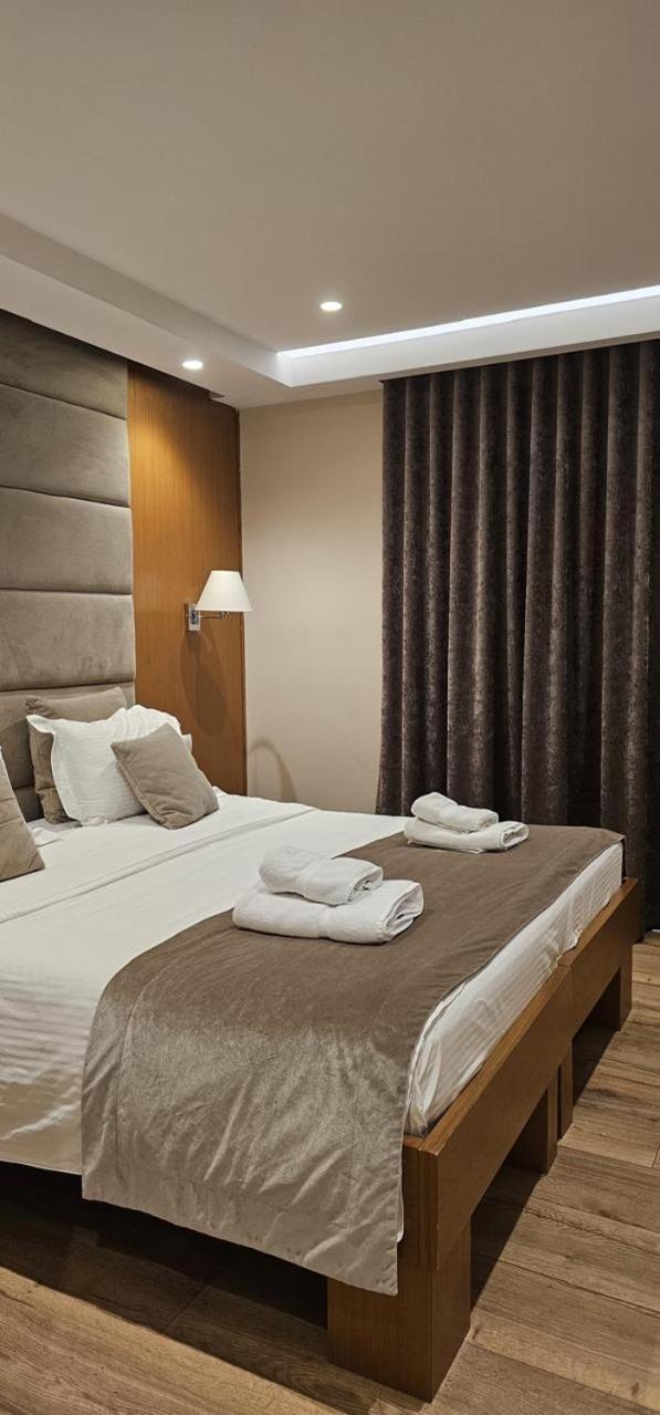 Selitë e Vogël Hotel Queen מראה חיצוני תמונה