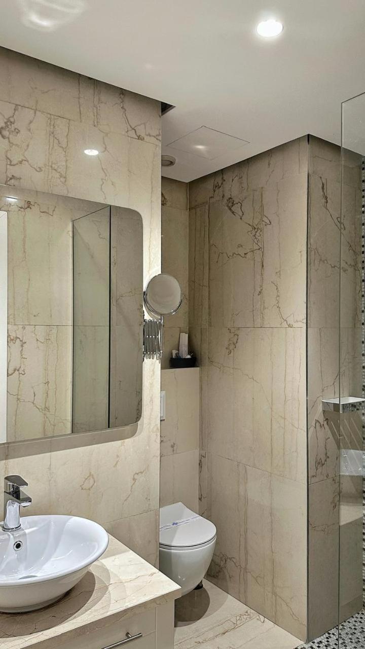 Selitë e Vogël Hotel Queen מראה חיצוני תמונה