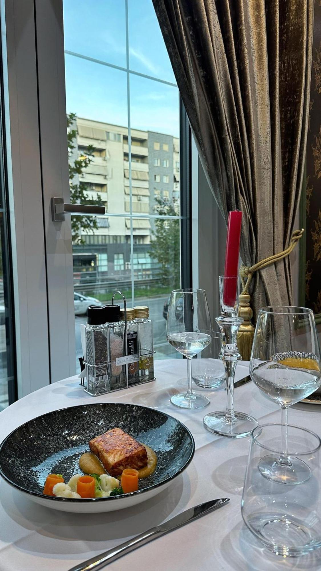 Selitë e Vogël Hotel Queen מראה חיצוני תמונה