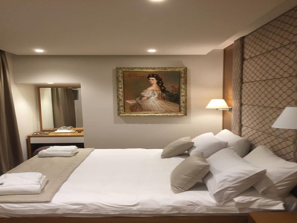 Selitë e Vogël Hotel Queen מראה חיצוני תמונה
