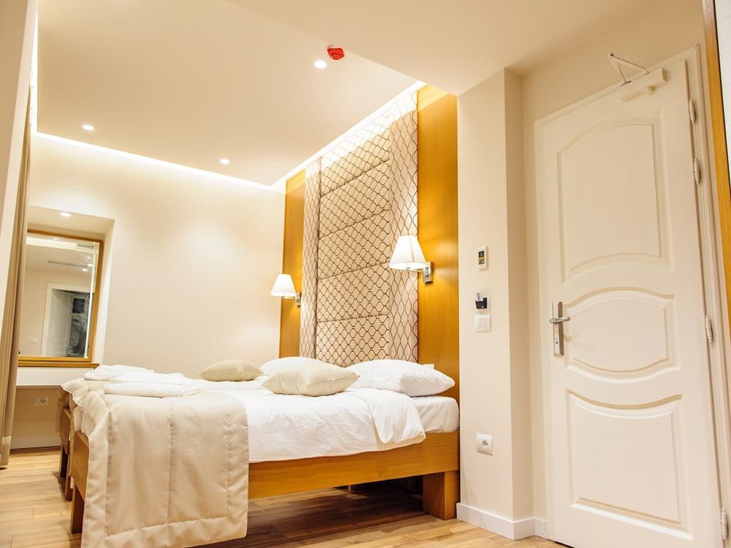 Selitë e Vogël Hotel Queen מראה חיצוני תמונה