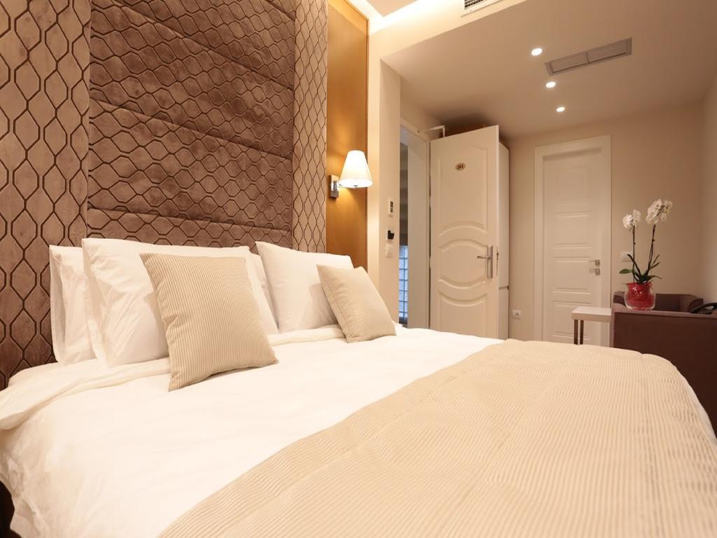 Selitë e Vogël Hotel Queen מראה חיצוני תמונה